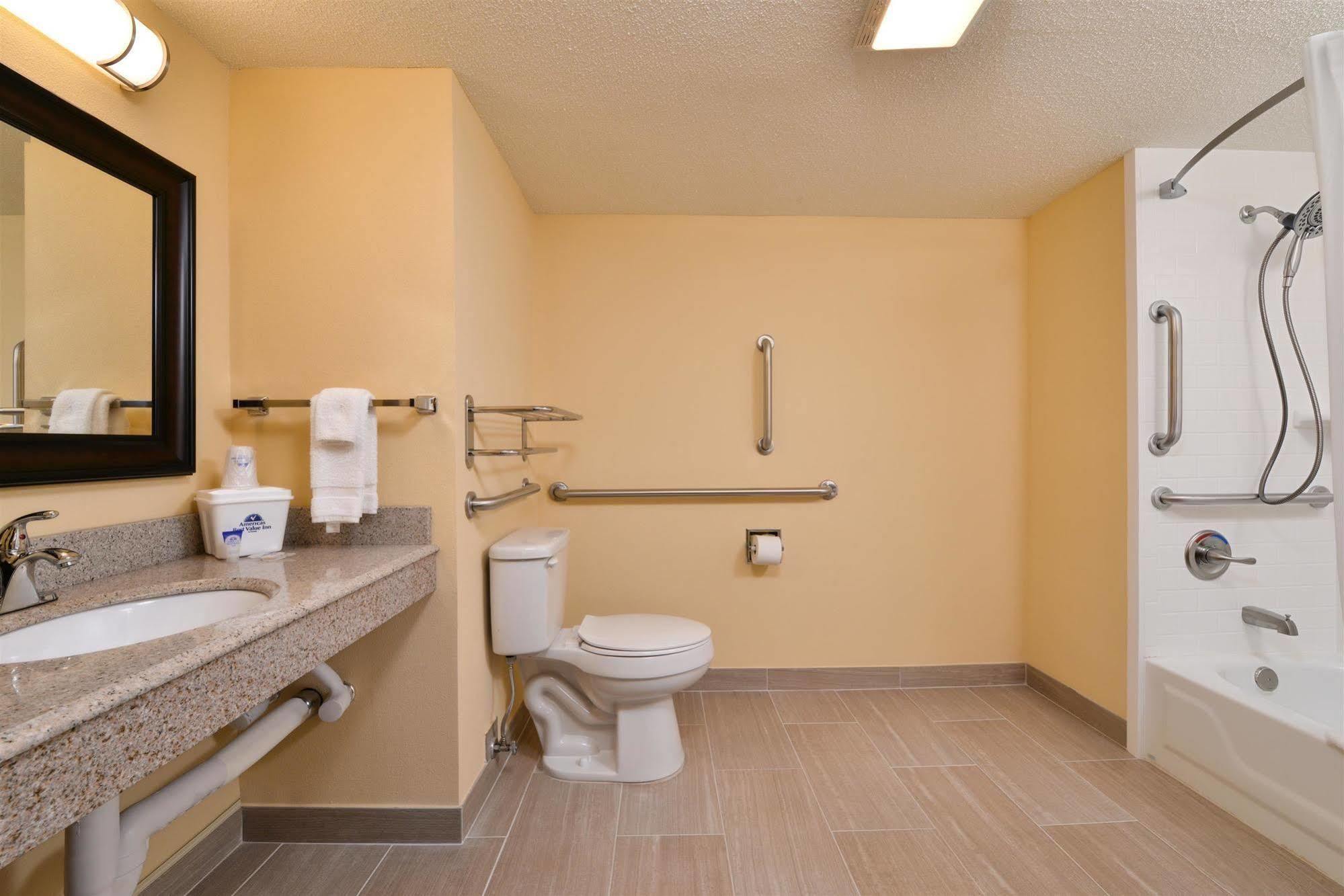 Americas Best Value Inn Tupelo Barnes Crossing Extérieur photo