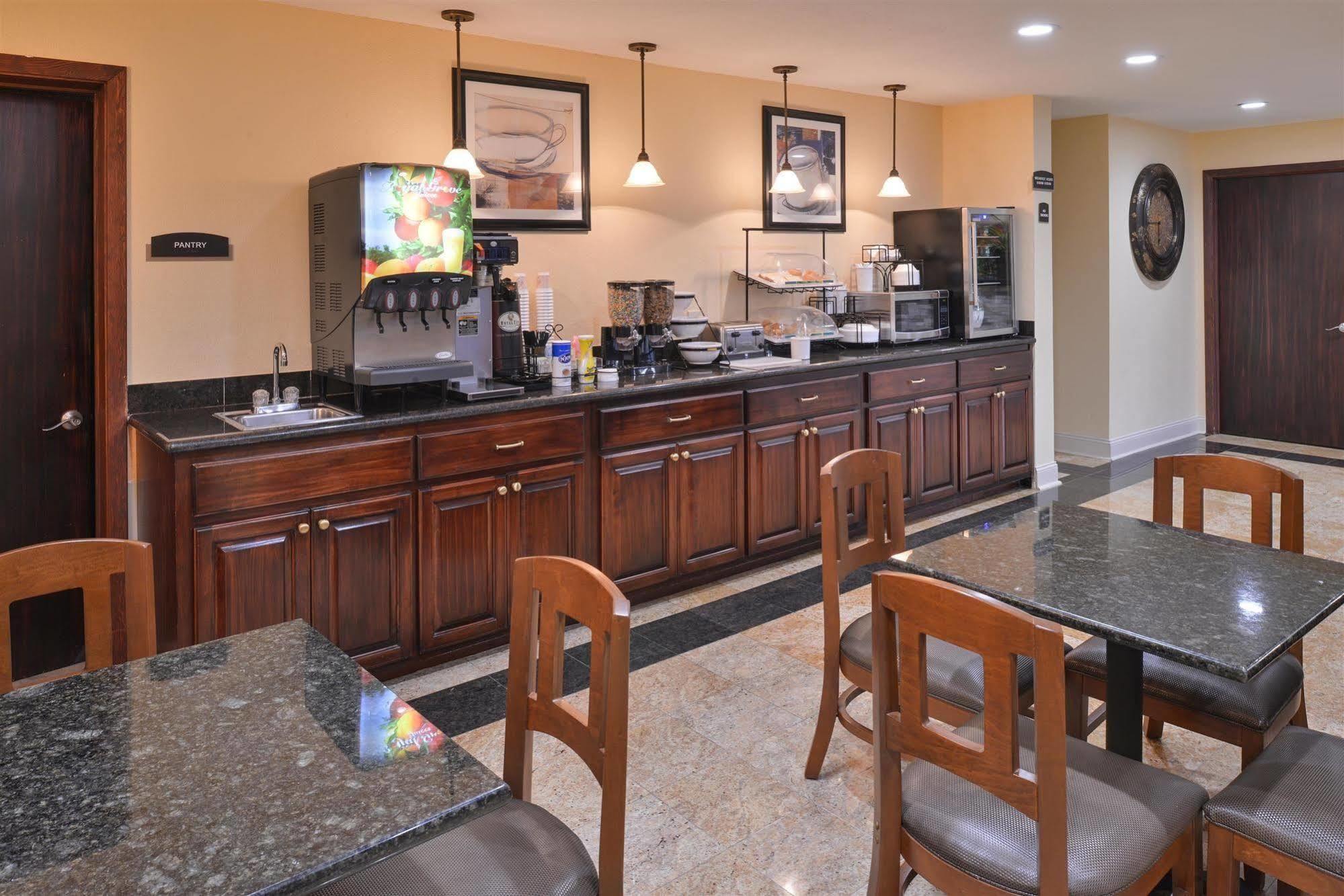 Americas Best Value Inn Tupelo Barnes Crossing Extérieur photo